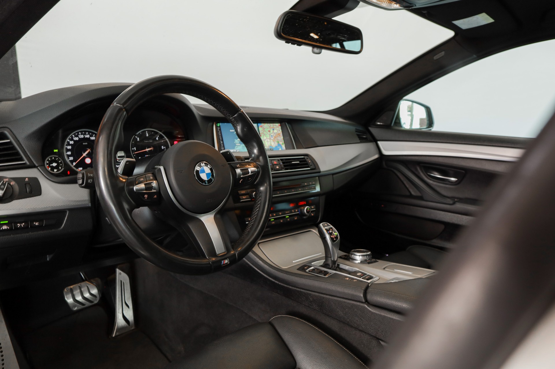 BMW M550d Touring xDrive Steptronic-image-10