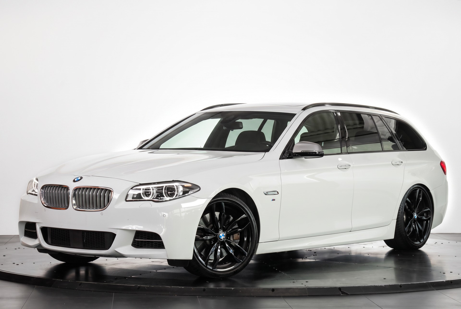 BMW M550d Touring xDrive Steptronic-image-4