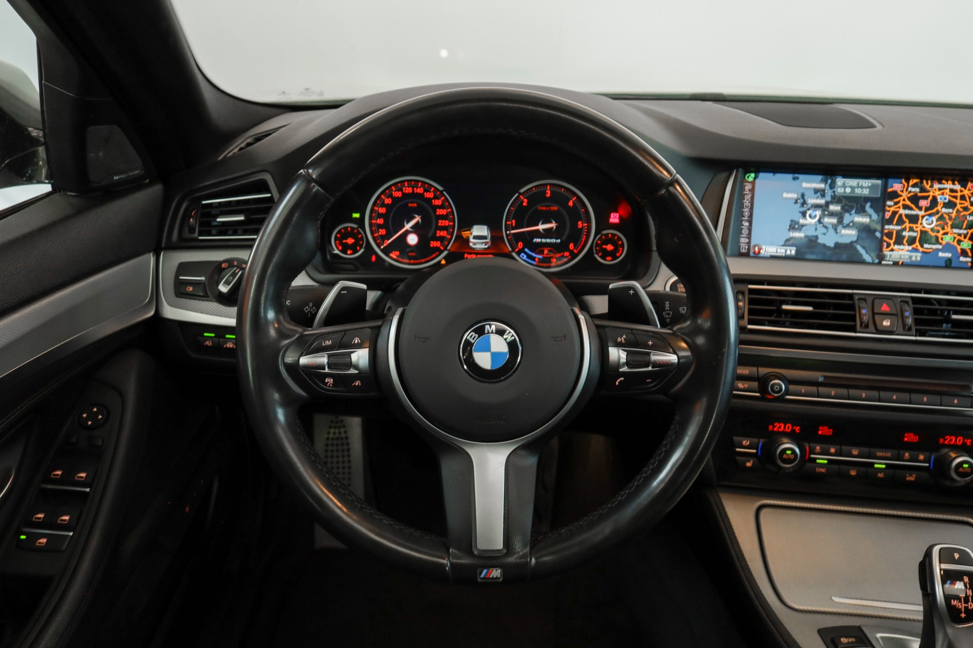 BMW M550d Touring xDrive Steptronic-image-11