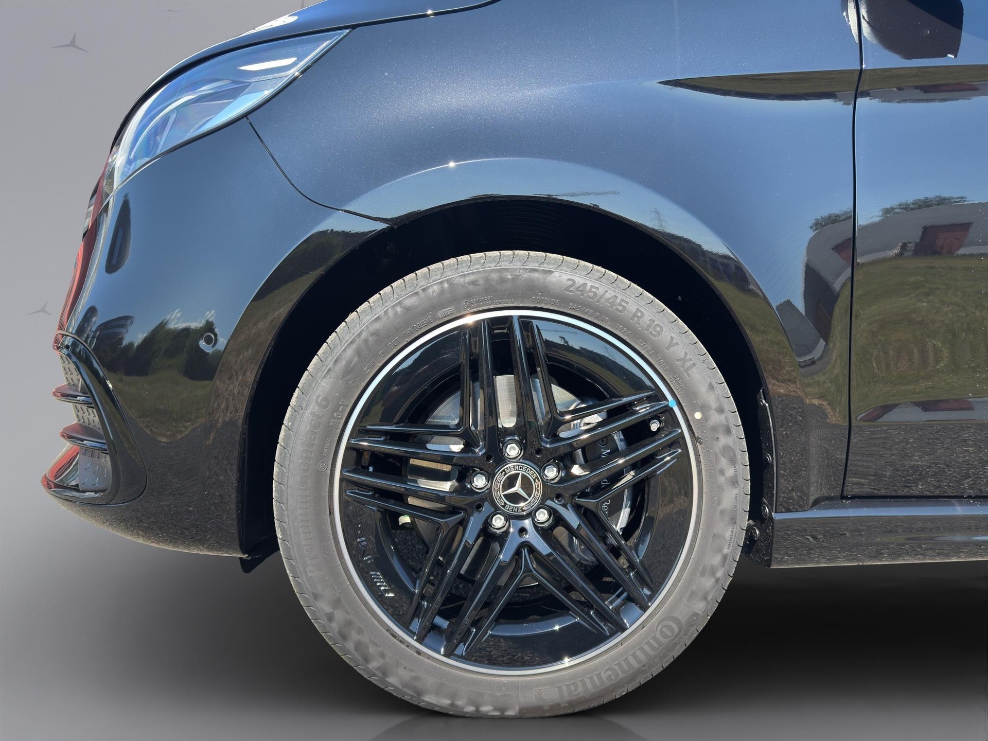 MERCEDES-BENZ V 300 d Exclusive L SWISS EDITION 4MATIC-image-3