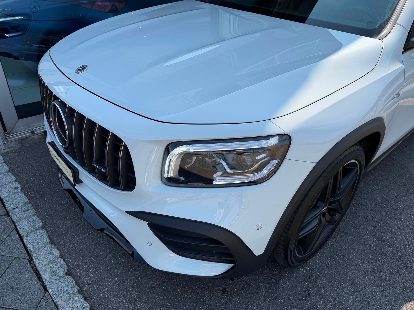 MERCEDES-BENZ GLB 35 AMG 4Matic 8G-Tronic-image-4