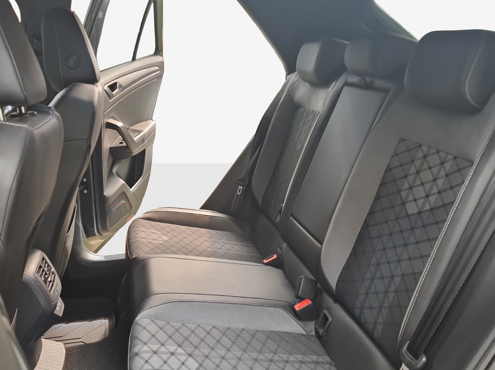 VW T-Roc 2.0 TSI R-Line DSG 4Motion-image-11