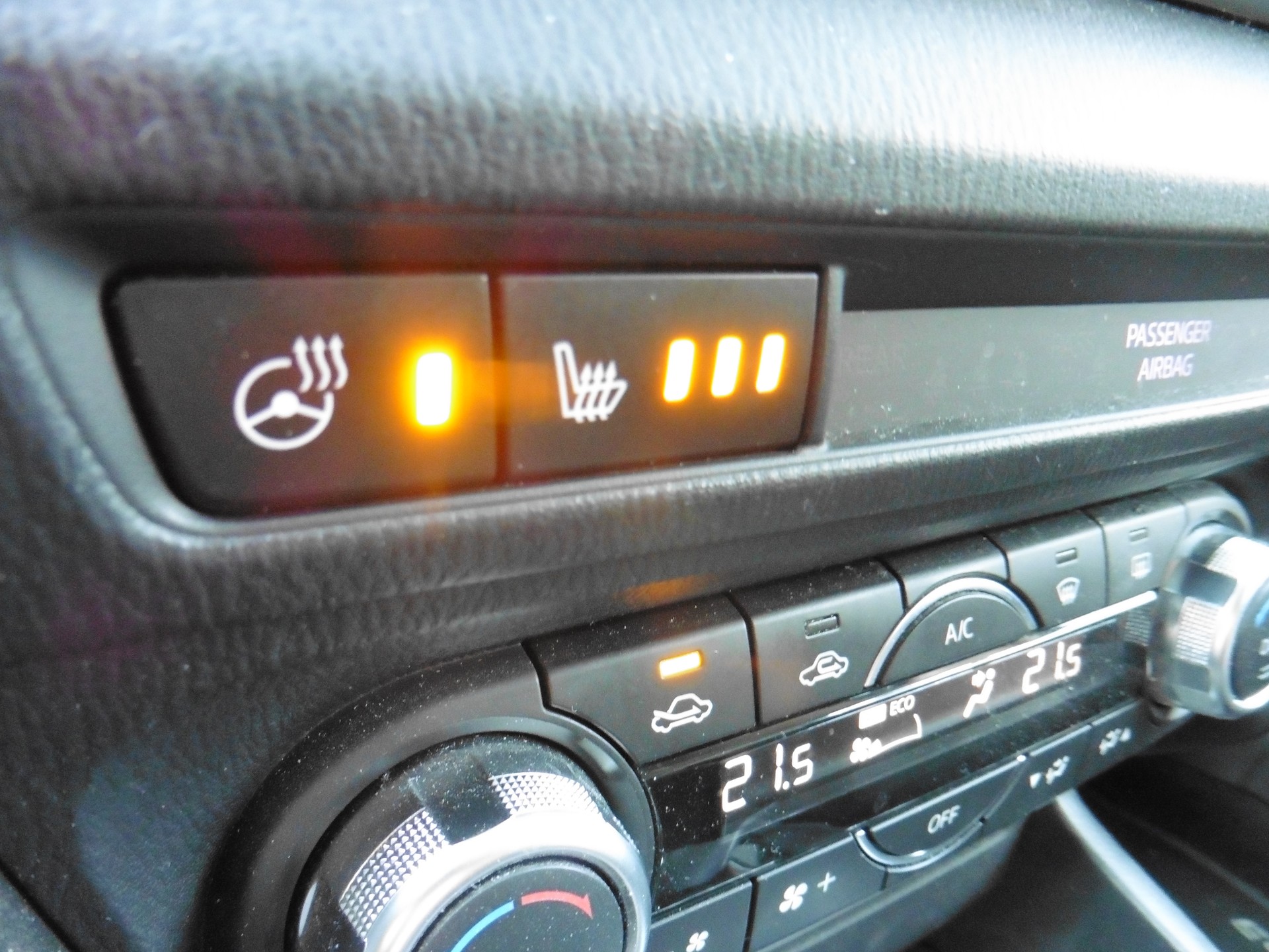 MAZDA 3 SKYACTIV-G 120 Revolution Automat-image-17