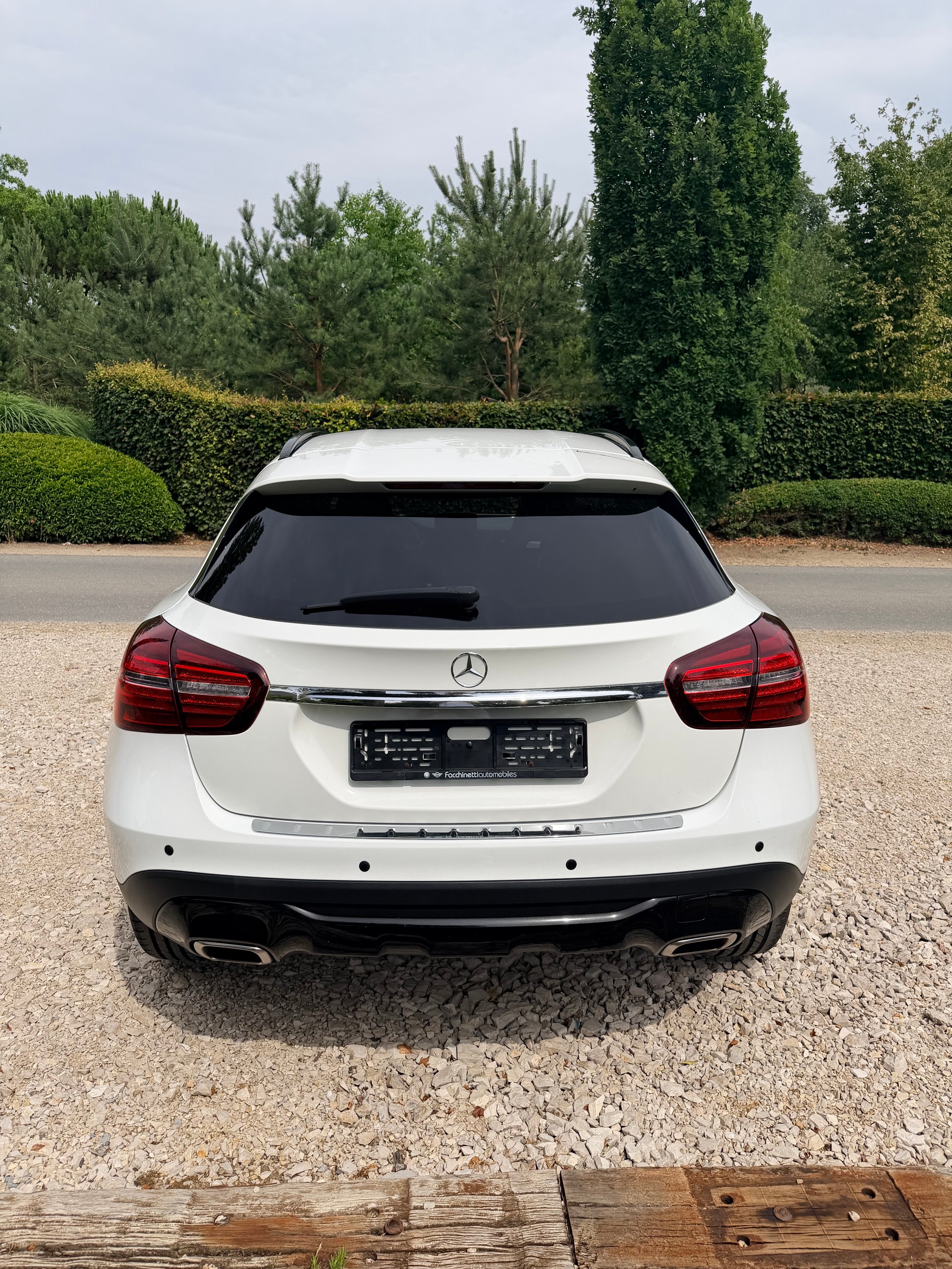 MERCEDES-BENZ GLA 200 AMG Line 7G-DCT-image-3