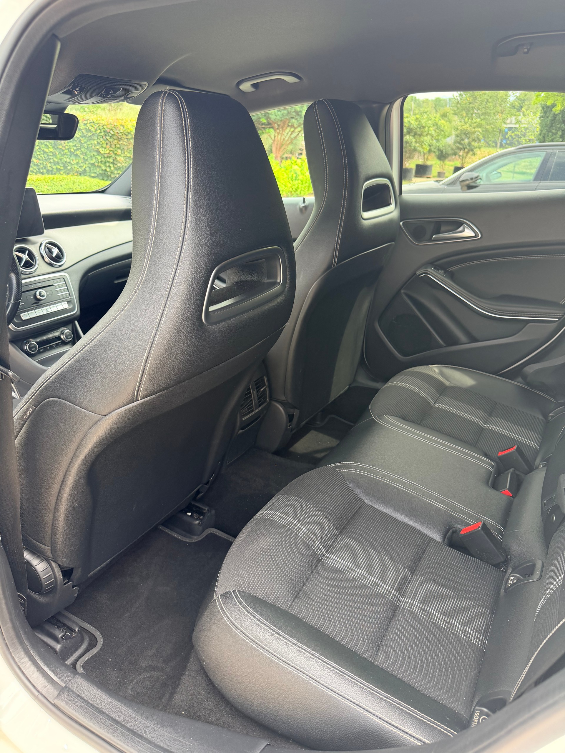 MERCEDES-BENZ GLA 200 AMG Line 7G-DCT-image-6