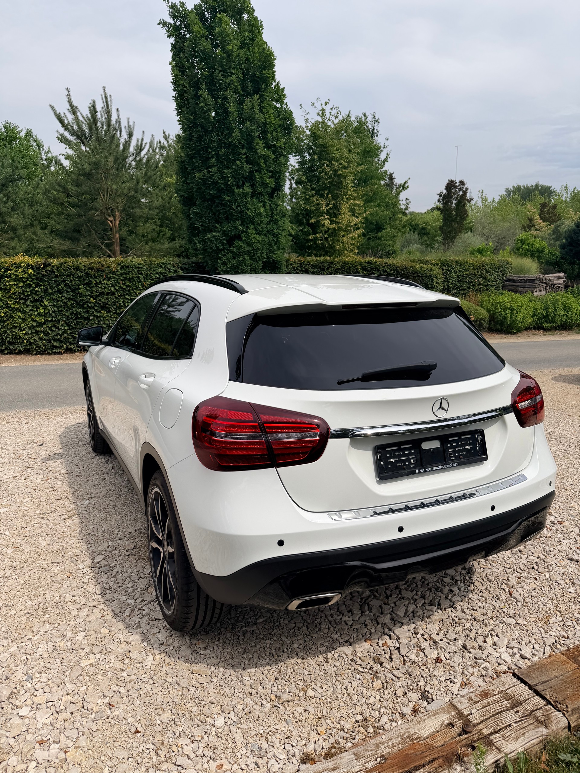 MERCEDES-BENZ GLA 200 AMG Line 7G-DCT-image-2