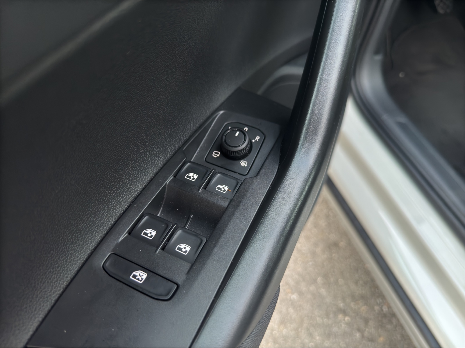 VW Taigo 1.0 TSI Life United DSG-image-15
