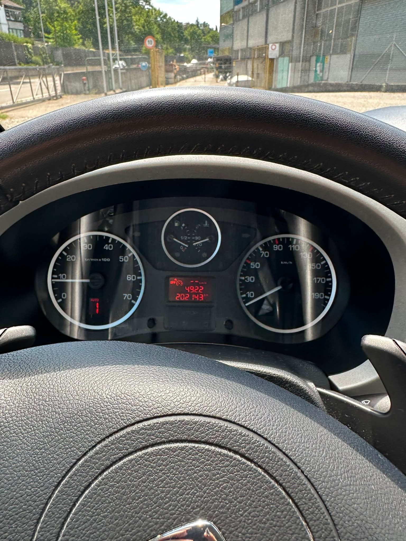 CITROEN Berlingo 1.6 e-HDi Exclusive EGS6-image-8