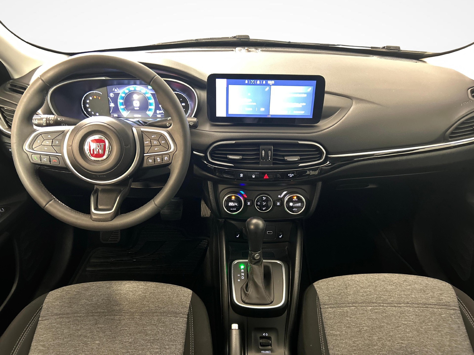 FIAT Tipo 1.5 Hybrid Cross-image-6