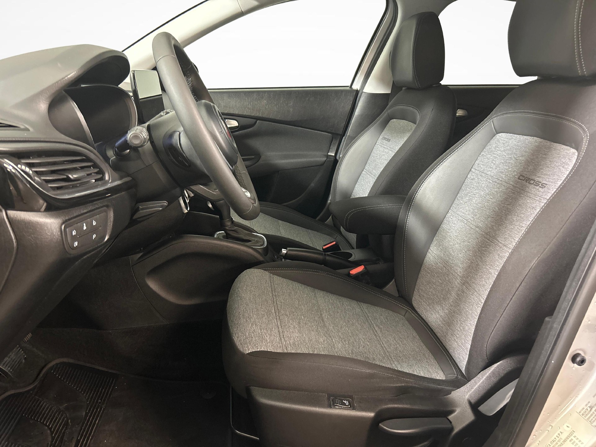 FIAT Tipo 1.5 Hybrid Cross-showroom-element-2