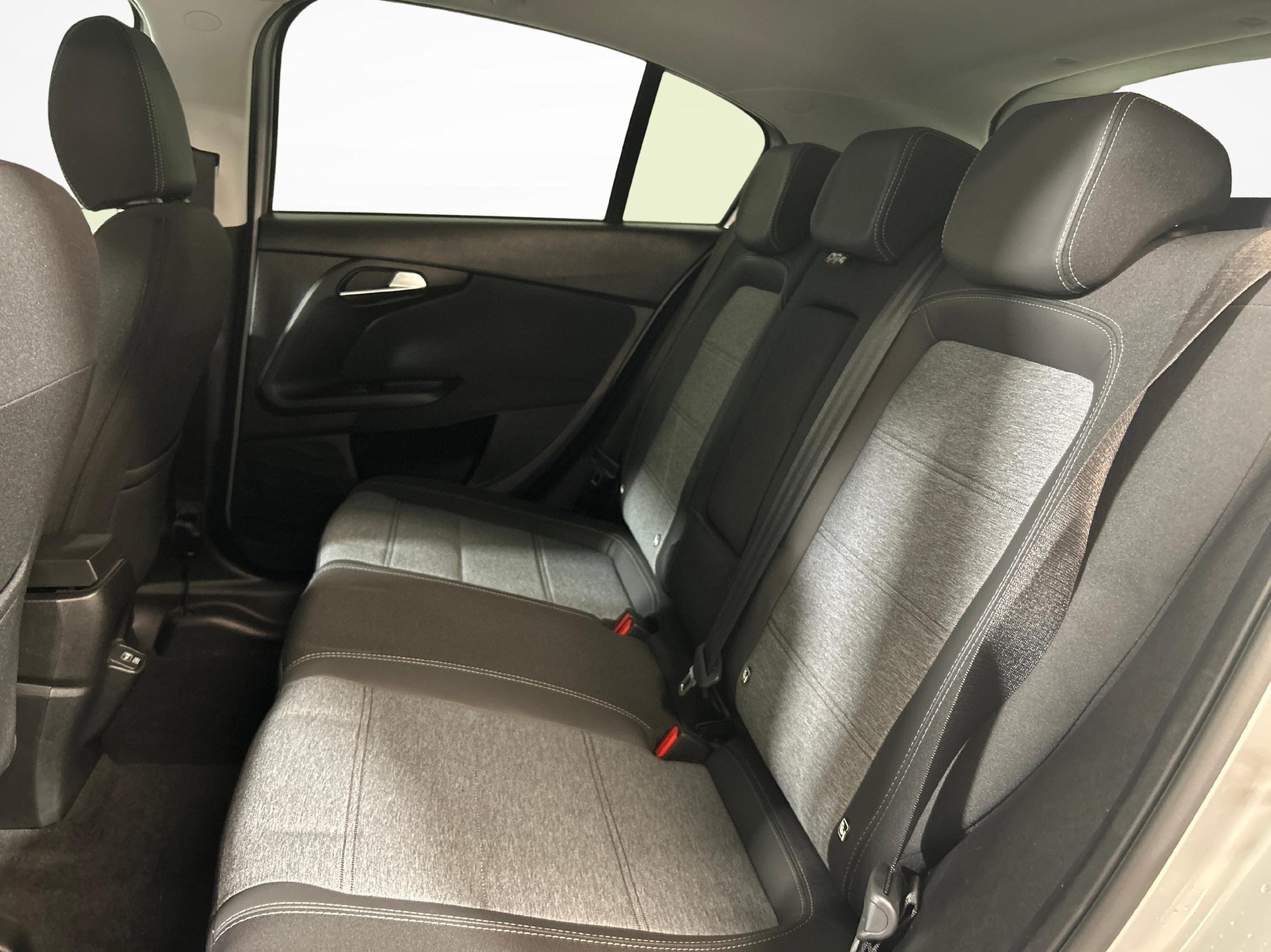 FIAT Tipo 1.5 Hybrid Cross-showroom-element-3
