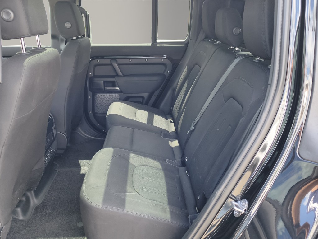 LAND ROVER Defender 110 2.0 SD4-image-3