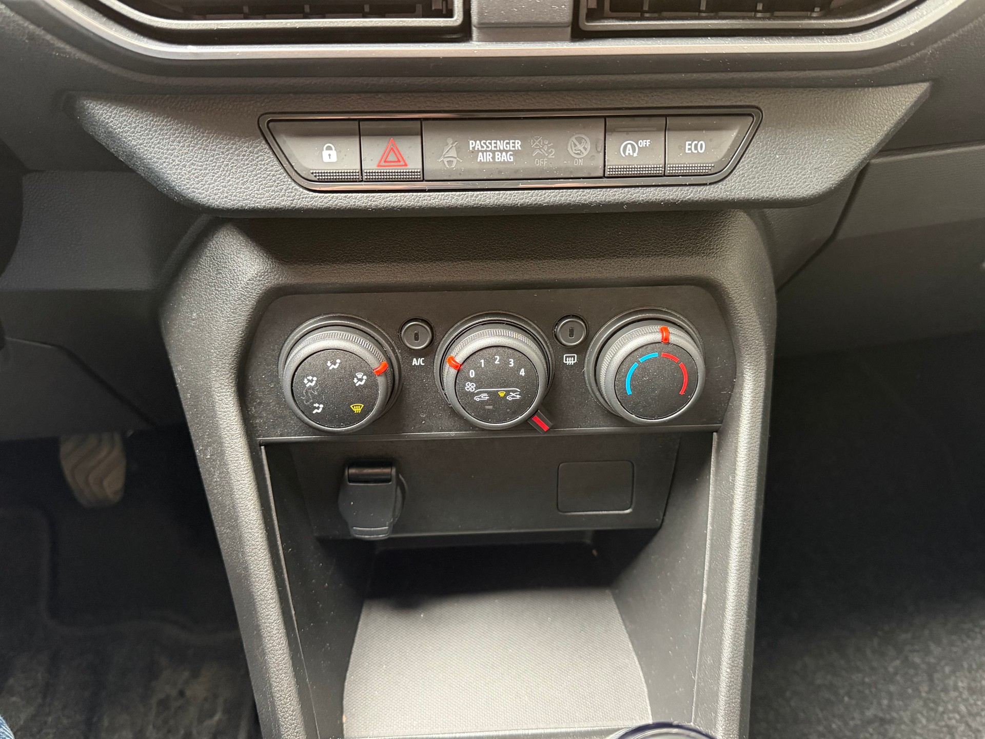 DACIA Sandero TCe 90 Expression-image-11