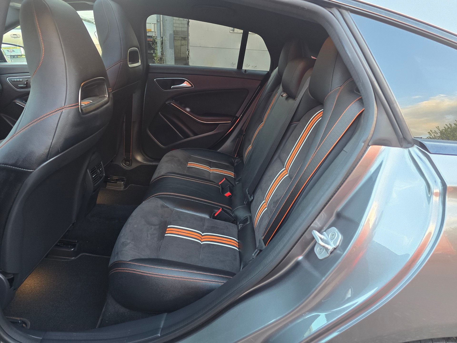 MERCEDES-BENZ CLA Shooting Brake 250 AMG Line 7G-DCT 4Matic-image-14