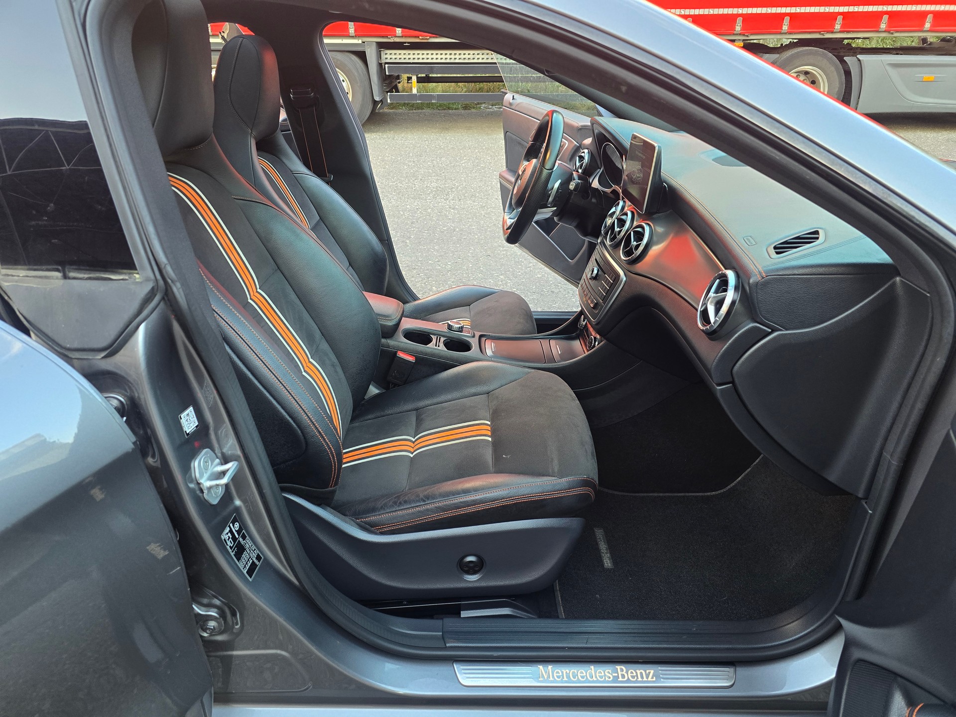 MERCEDES-BENZ CLA Shooting Brake 250 AMG Line 7G-DCT 4Matic-image-15