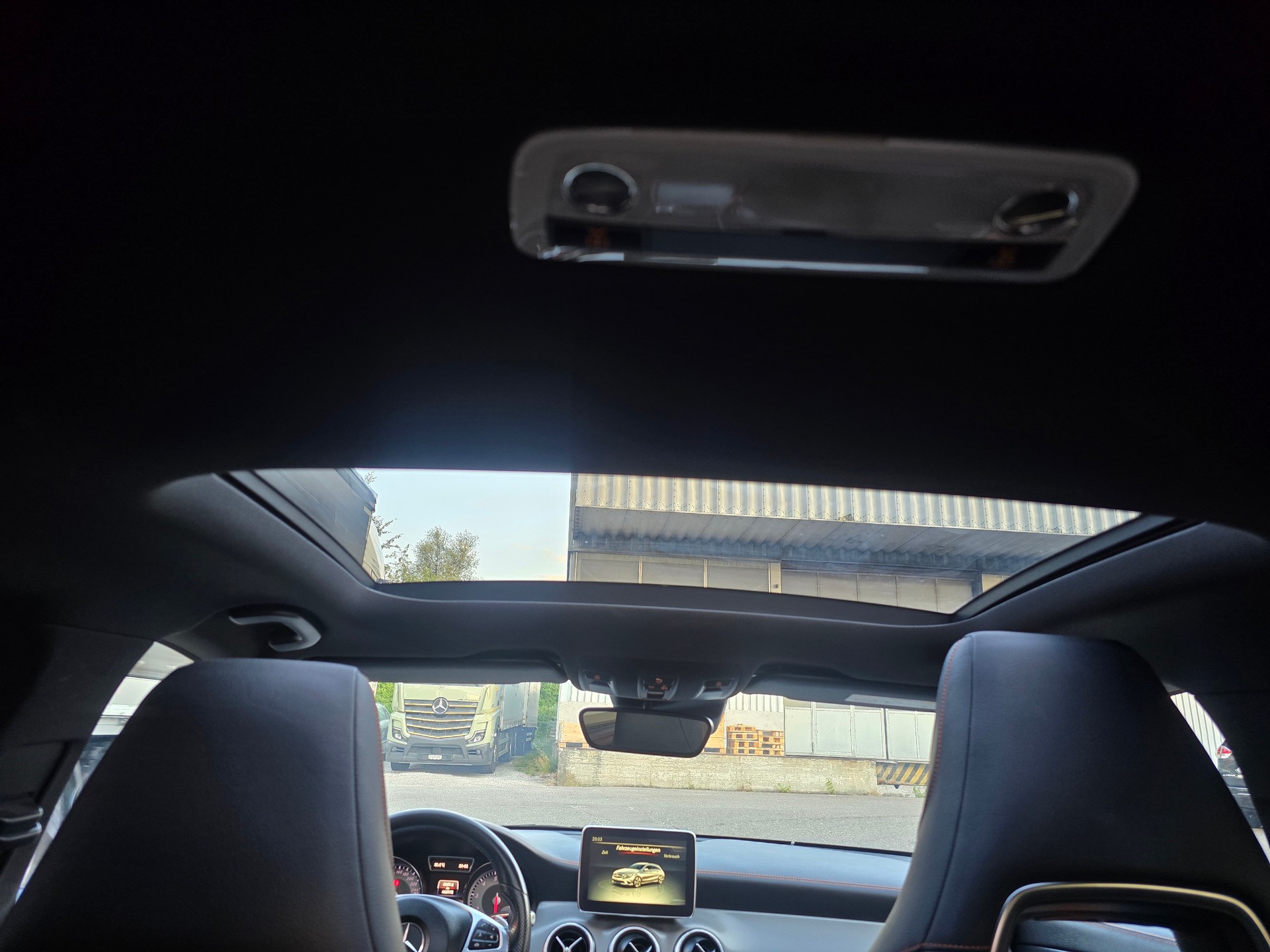 MERCEDES-BENZ CLA Shooting Brake 250 AMG Line 7G-DCT 4Matic-image-17