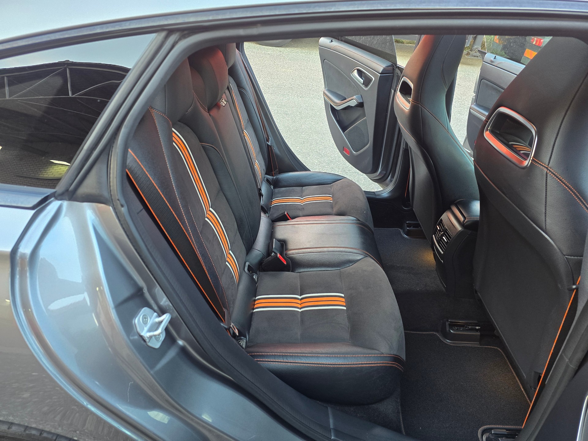 MERCEDES-BENZ CLA Shooting Brake 250 AMG Line 7G-DCT 4Matic-image-16