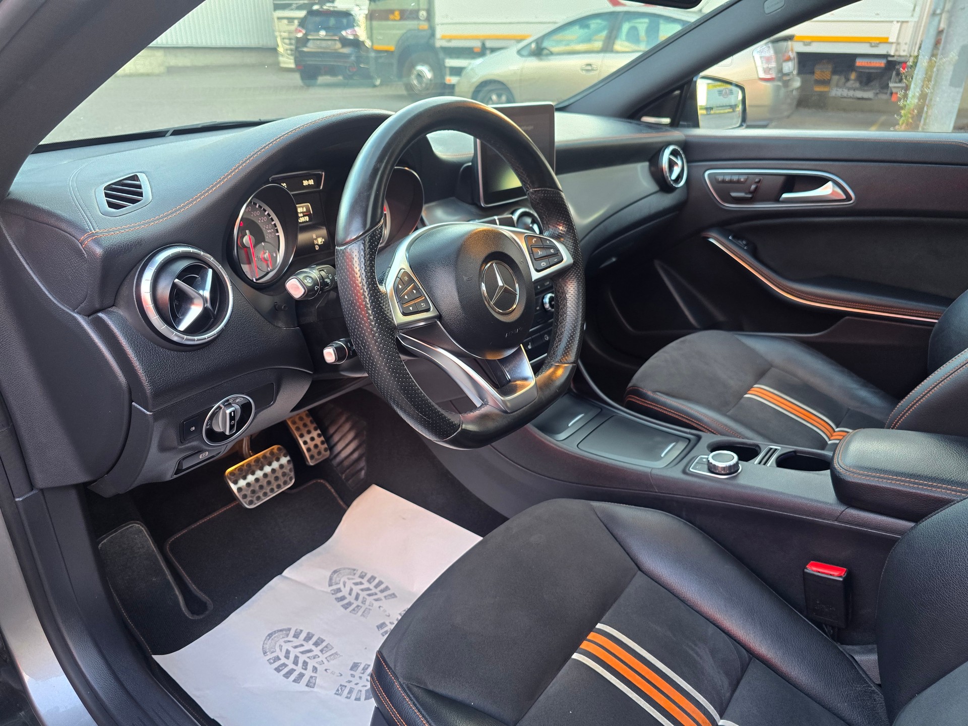 MERCEDES-BENZ CLA Shooting Brake 250 AMG Line 7G-DCT 4Matic-image-11