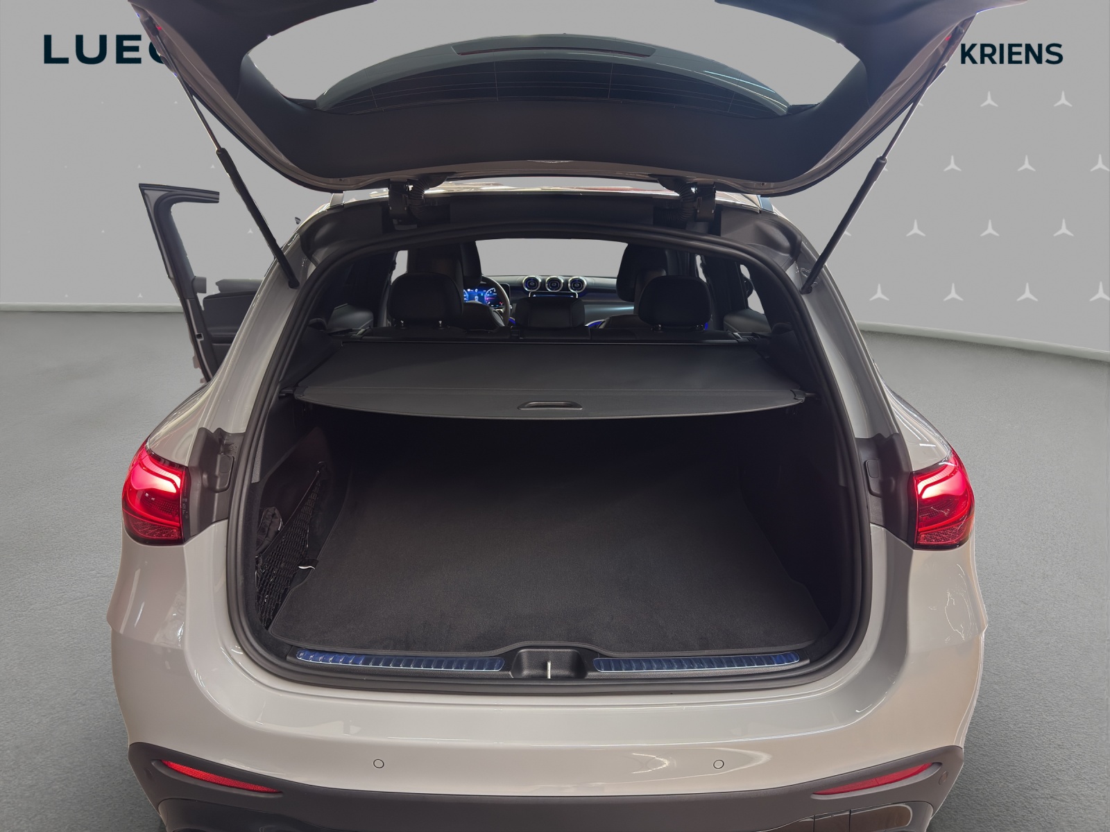 MERCEDES-BENZ GLC 200 4M - AMG / 360 Grad Kamera / DISTRONIC / AHK-image-14