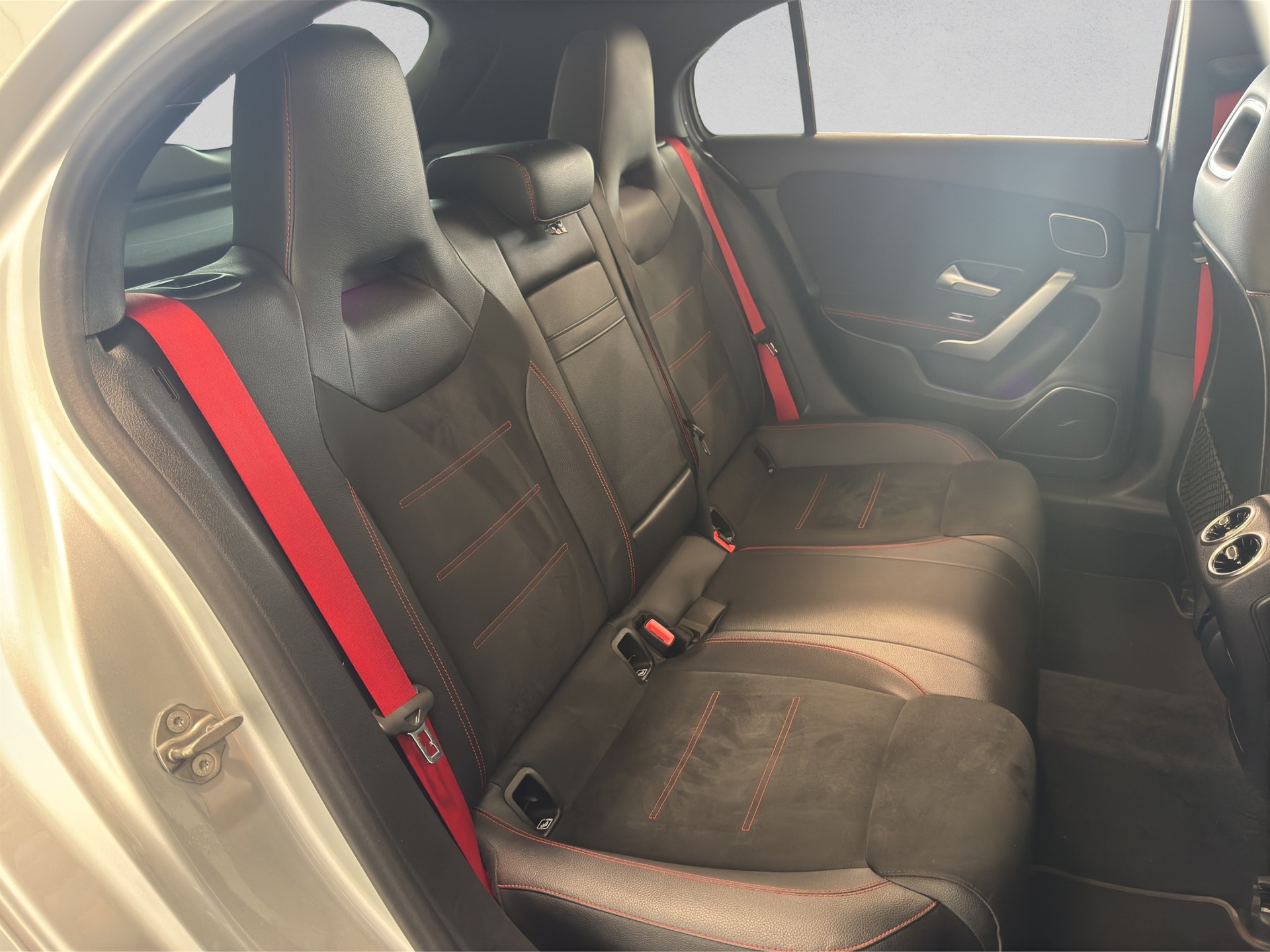 MERCEDES-BENZ A 35 AMG 4Matic Speedshift-image-17