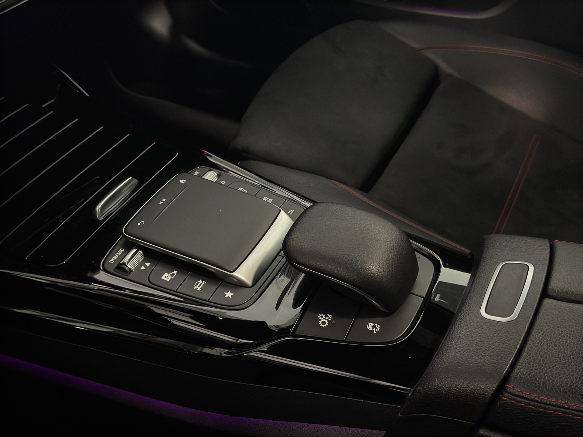 MERCEDES-BENZ A 35 AMG 4Matic Speedshift-image-13