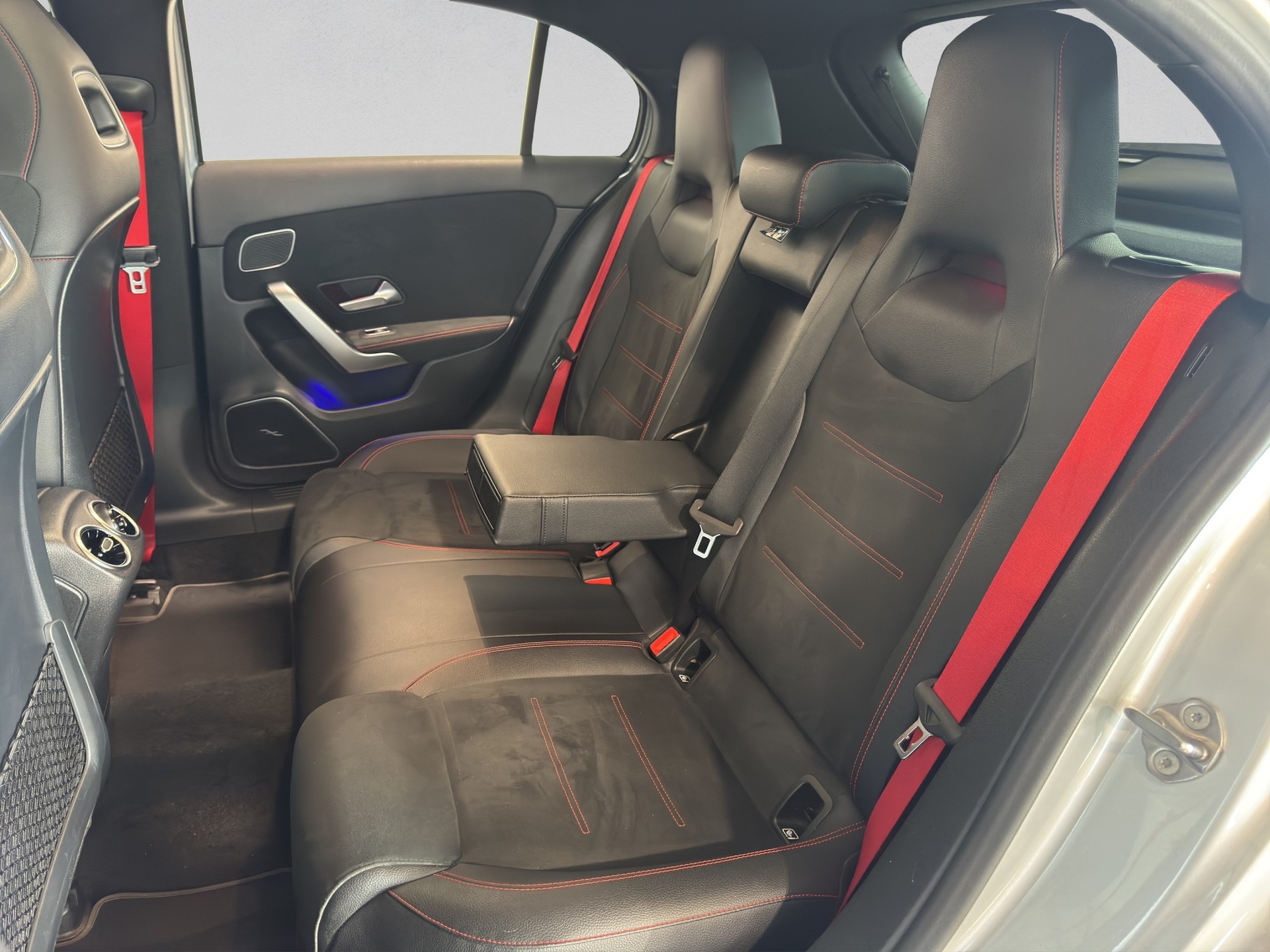 MERCEDES-BENZ A 35 AMG 4Matic Speedshift-image-12