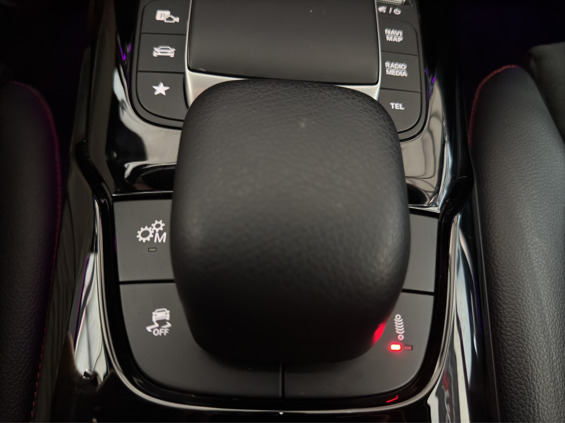 MERCEDES-BENZ A 35 AMG 4Matic Speedshift-image-26