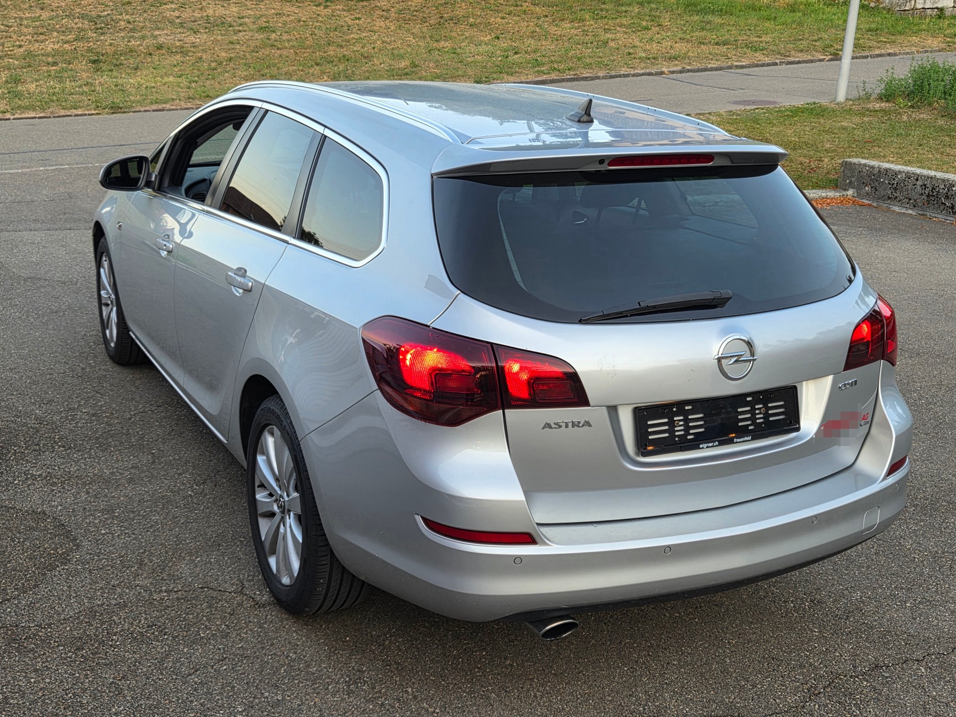 OPEL Astra SportsTourer 2.0 CDTi Cosmo-image-4