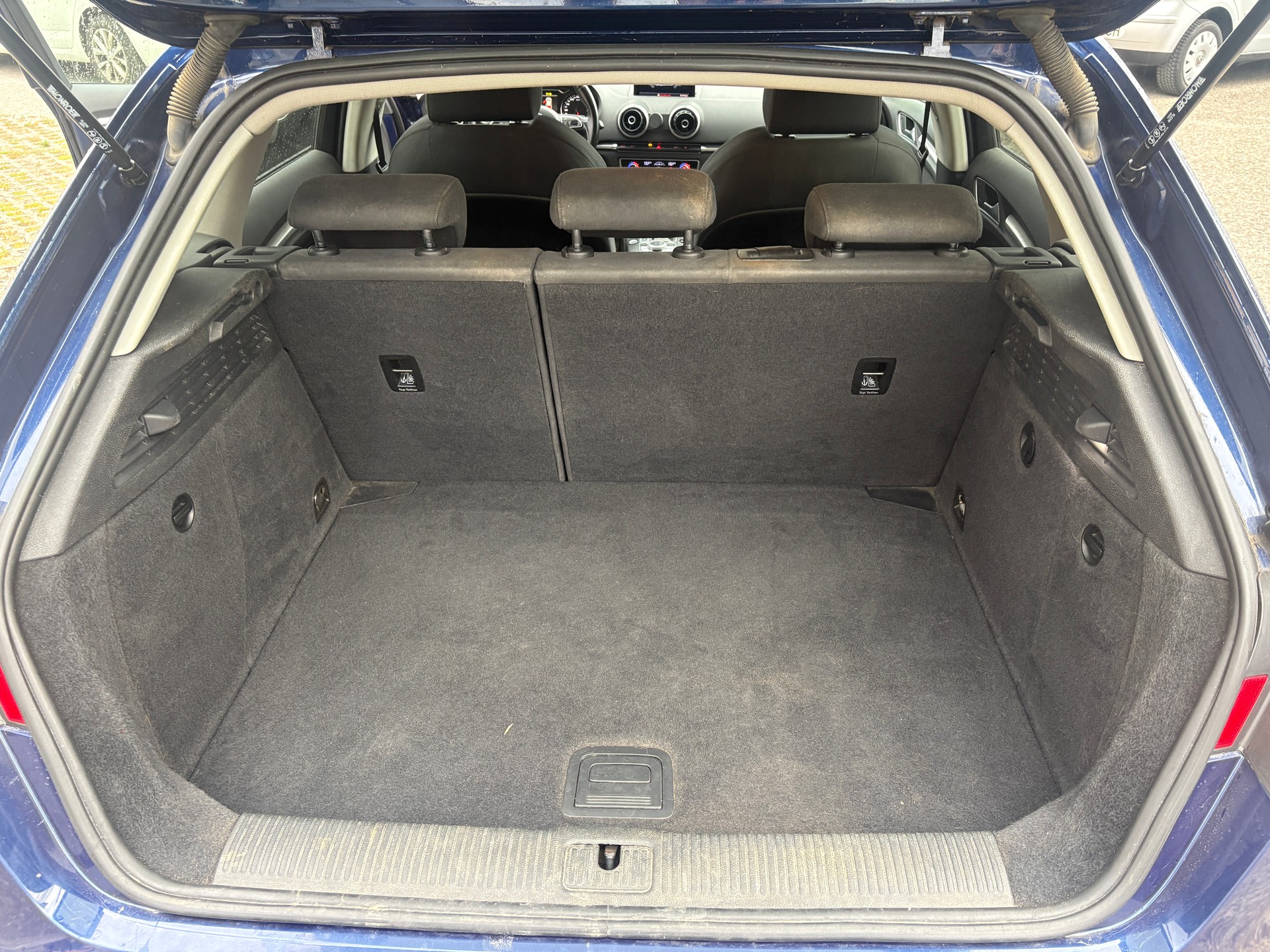 AUDI A3 Sportback 2.0 TDI Ambition quattro S-tronic-image-8