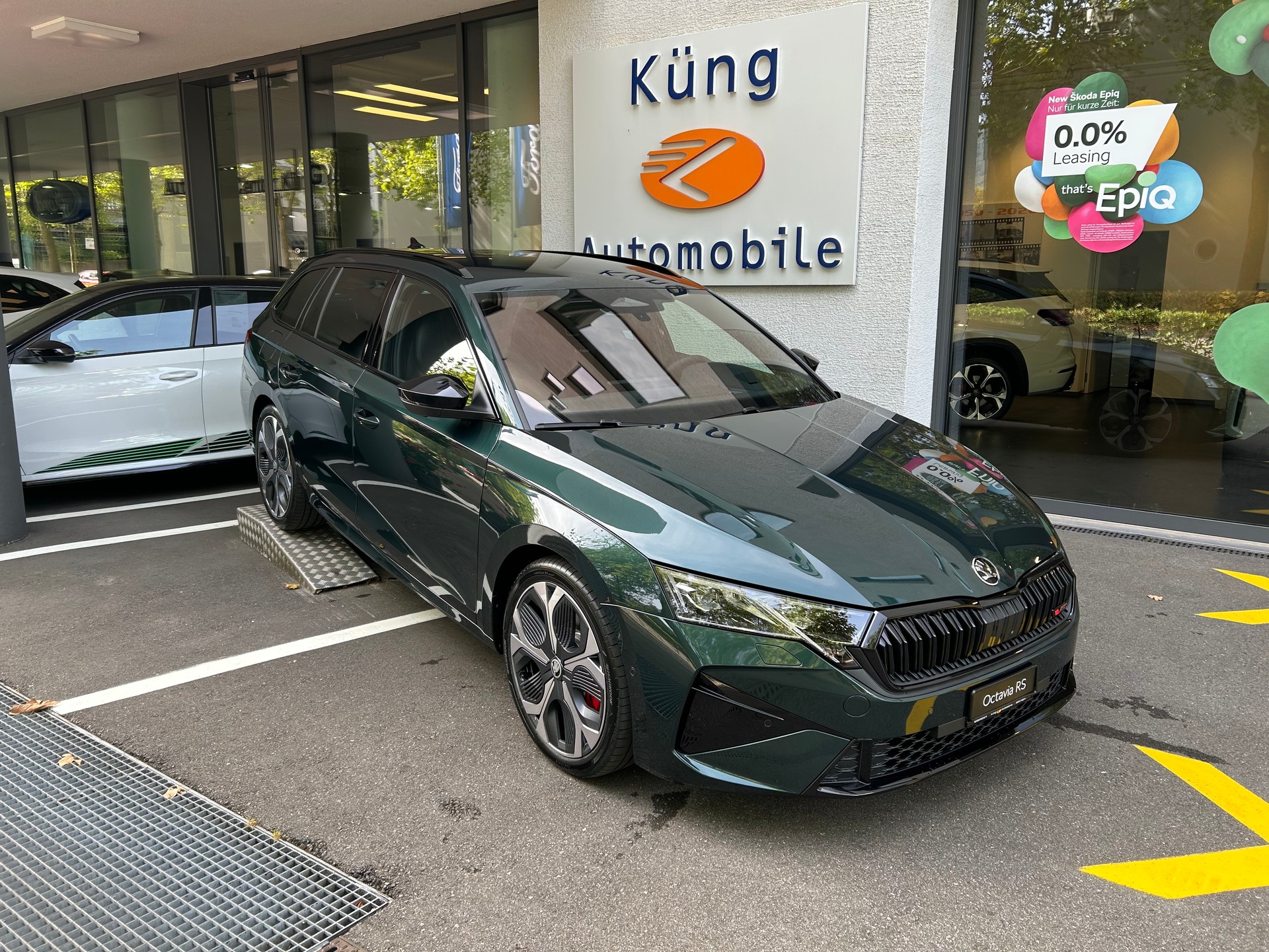 SKODA Octavia Combi 2.0 TSI DSG RS 30 Years Edition