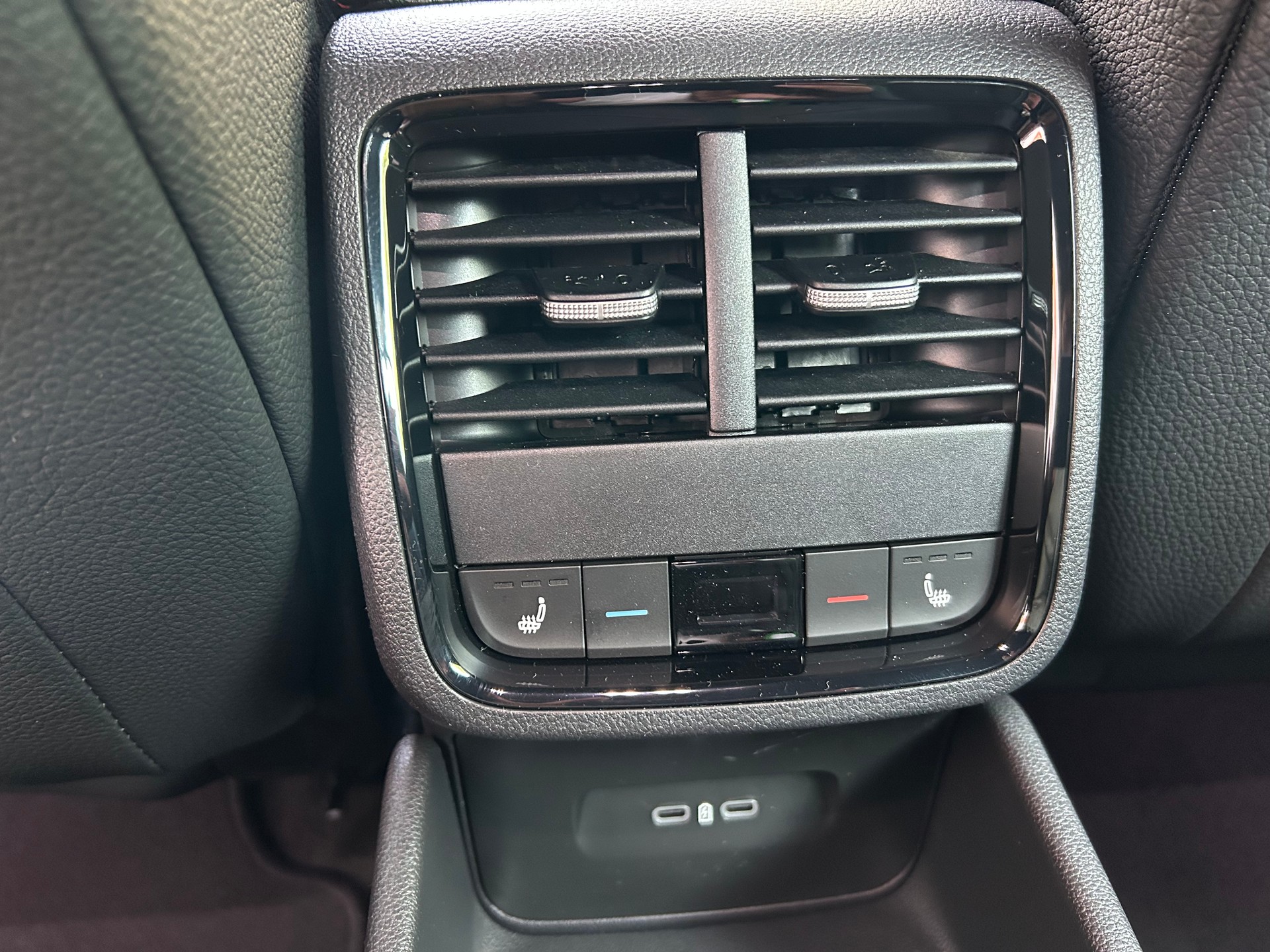 SKODA Octavia Combi 2.0 TSI DSG RS 30 Years Edition-image-8