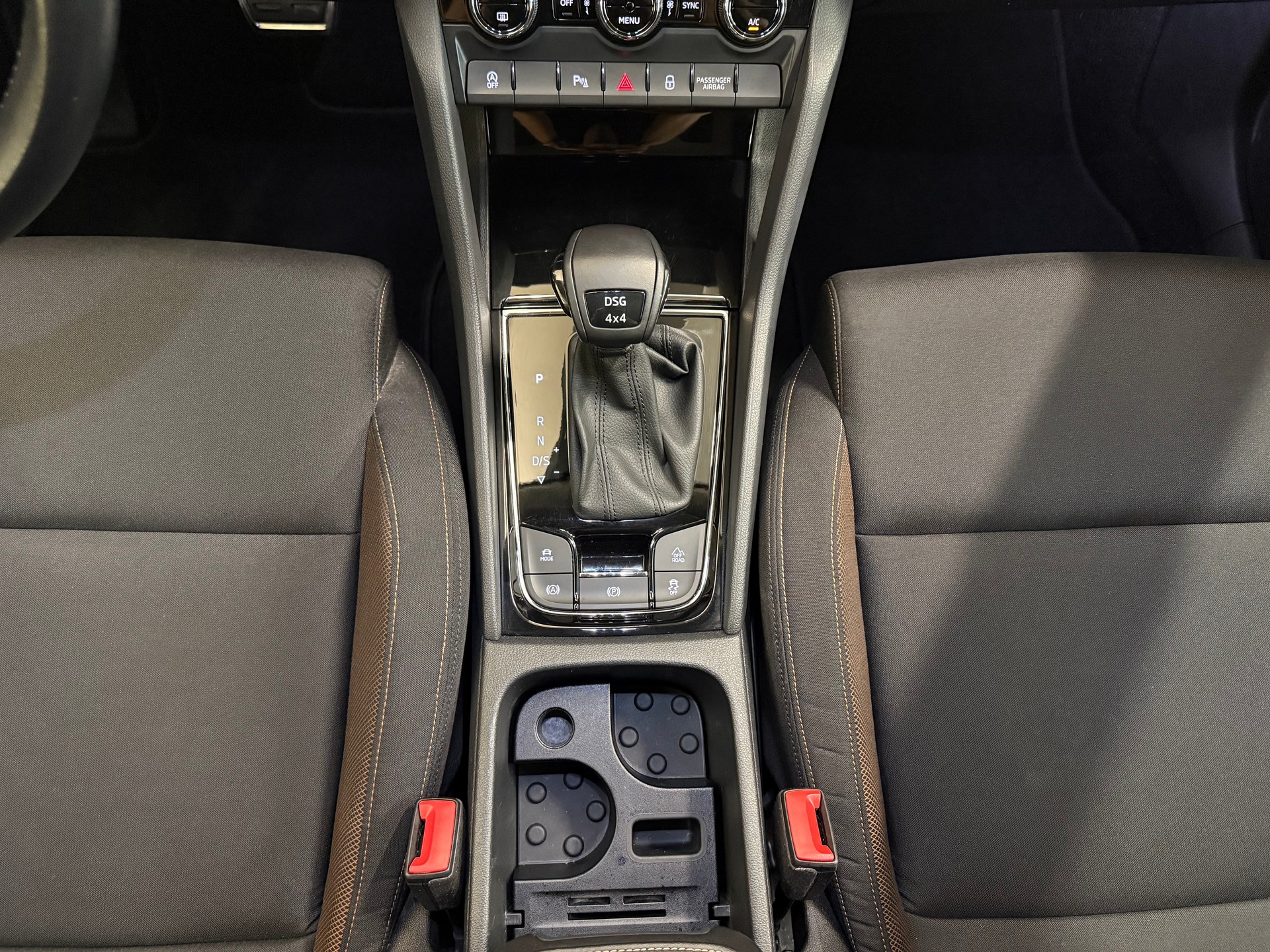 SKODA Karoq 2.0 TDI CR Scout 4x4 DSG-image-21