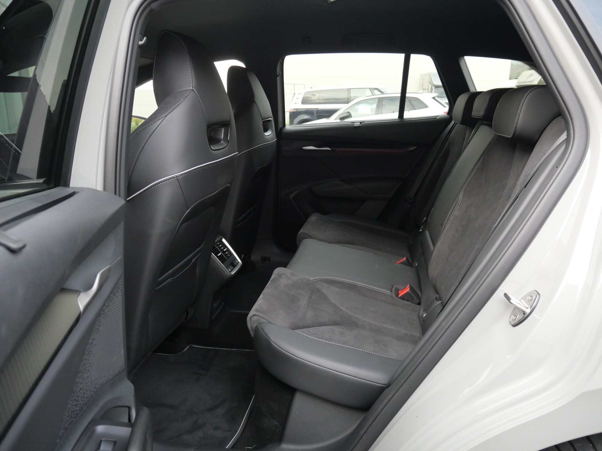 SKODA Enyaq 85x Sportline 4x4 *5 J. Garantie, AHK, 8 Aluräder*-image-12