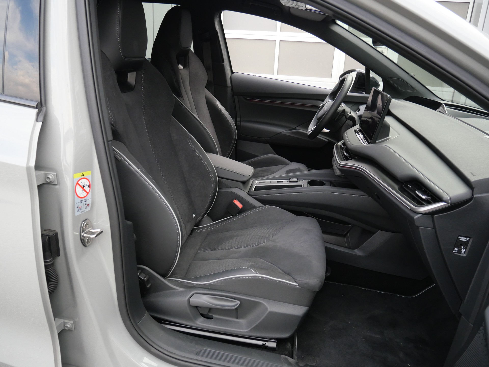SKODA Enyaq 85x Sportline 4x4 *5 J. Garantie, AHK, 8 Aluräder*-image-15