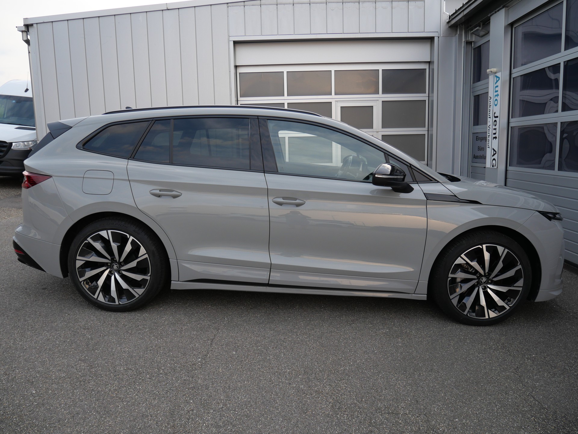 SKODA Enyaq 85x Sportline 4x4 *5 J. Garantie, AHK, 8 Aluräder*-image-5