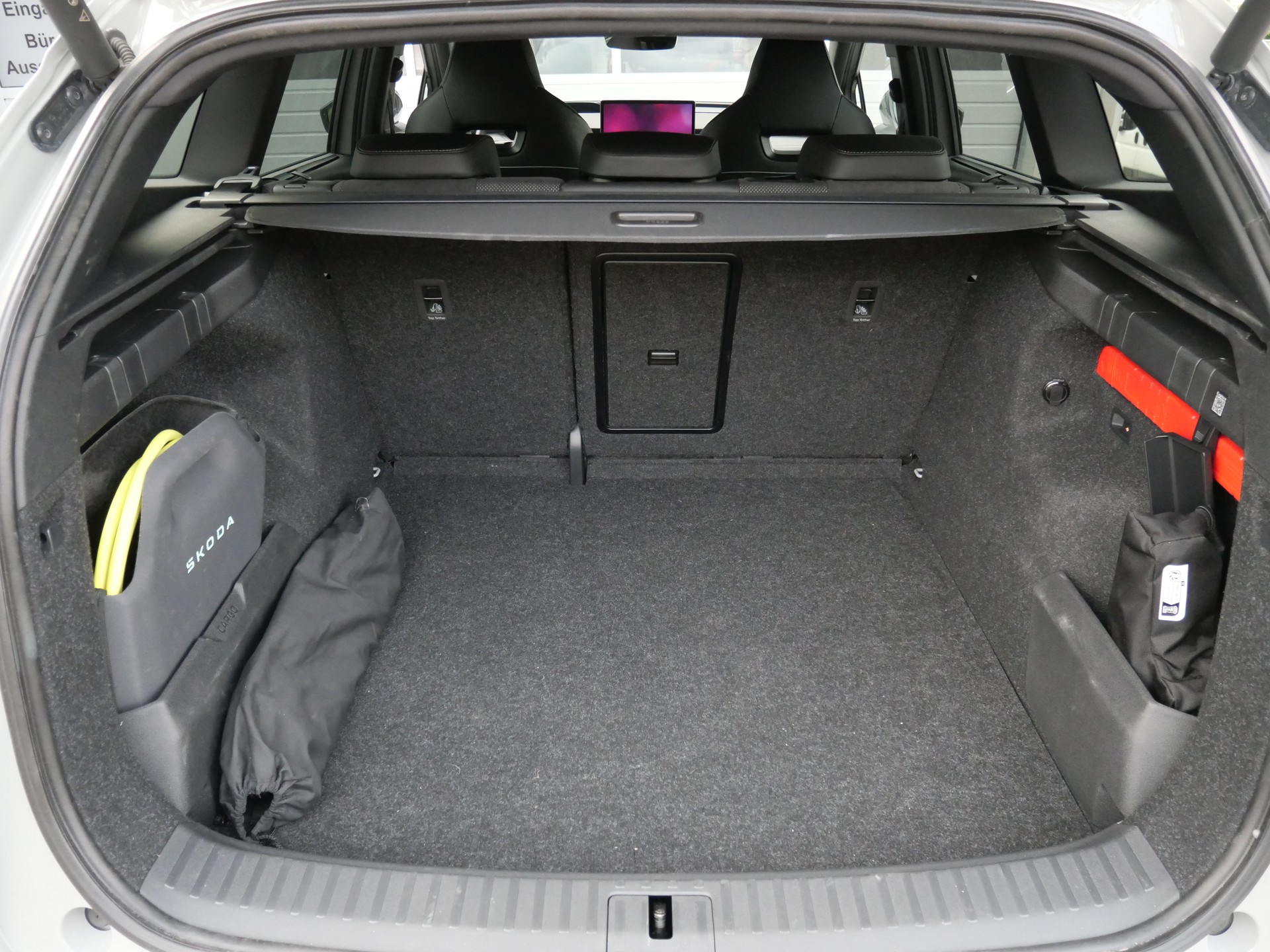 SKODA Enyaq 85x Sportline 4x4 *5 J. Garantie, AHK, 8 Aluräder*-image-9