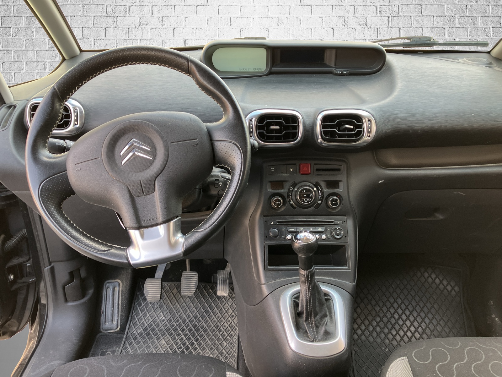 CITROEN C3 Picasso 1.4i 16V Attraction-image-8