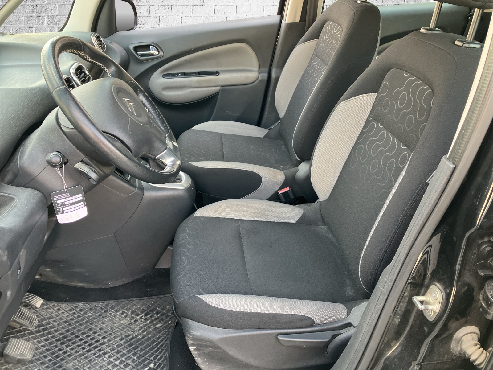 CITROEN C3 Picasso 1.4i 16V Attraction-image-6