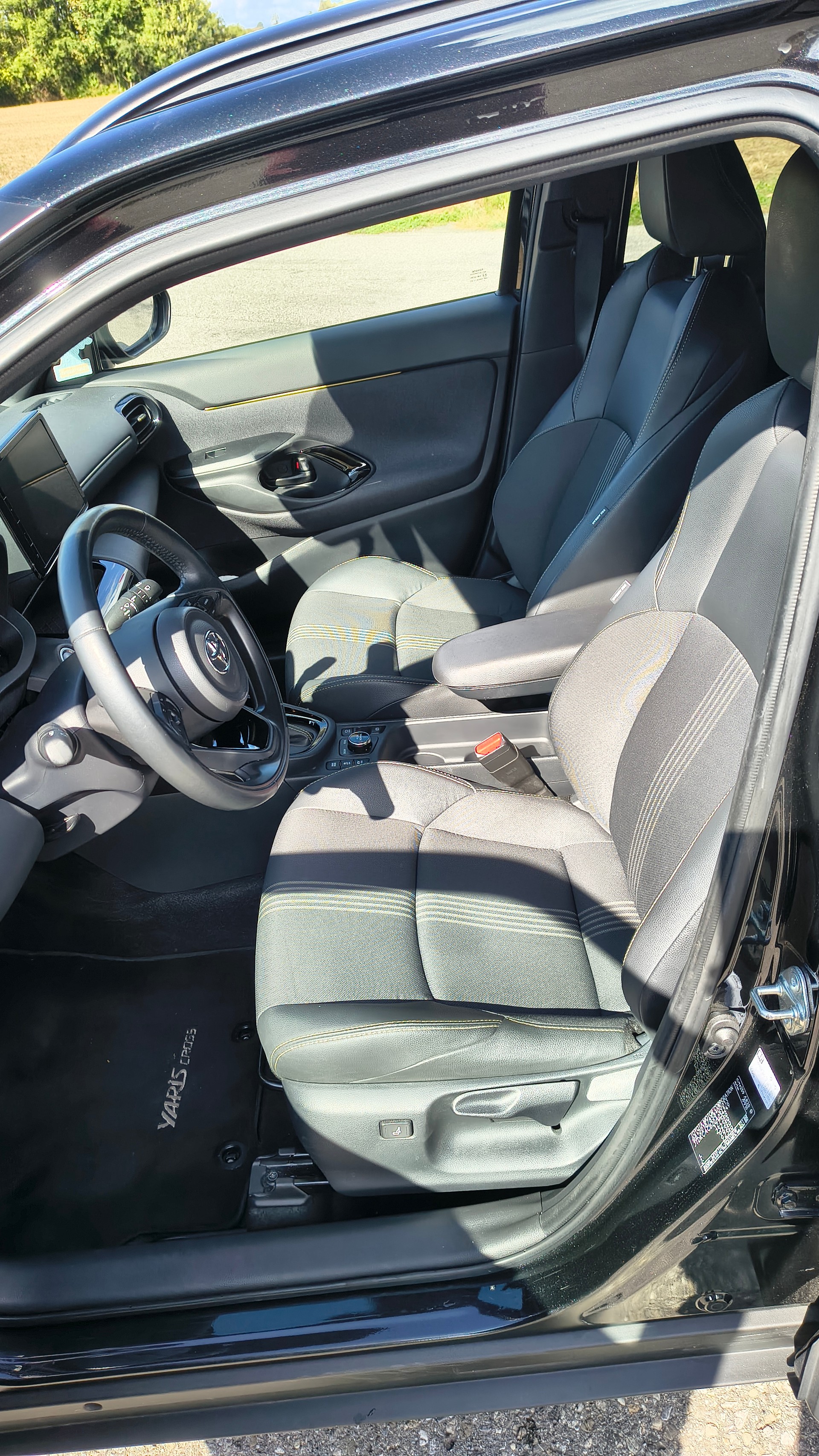TOYOTA 1.5 VVT-i HSD Elegant AWD-i-image-4