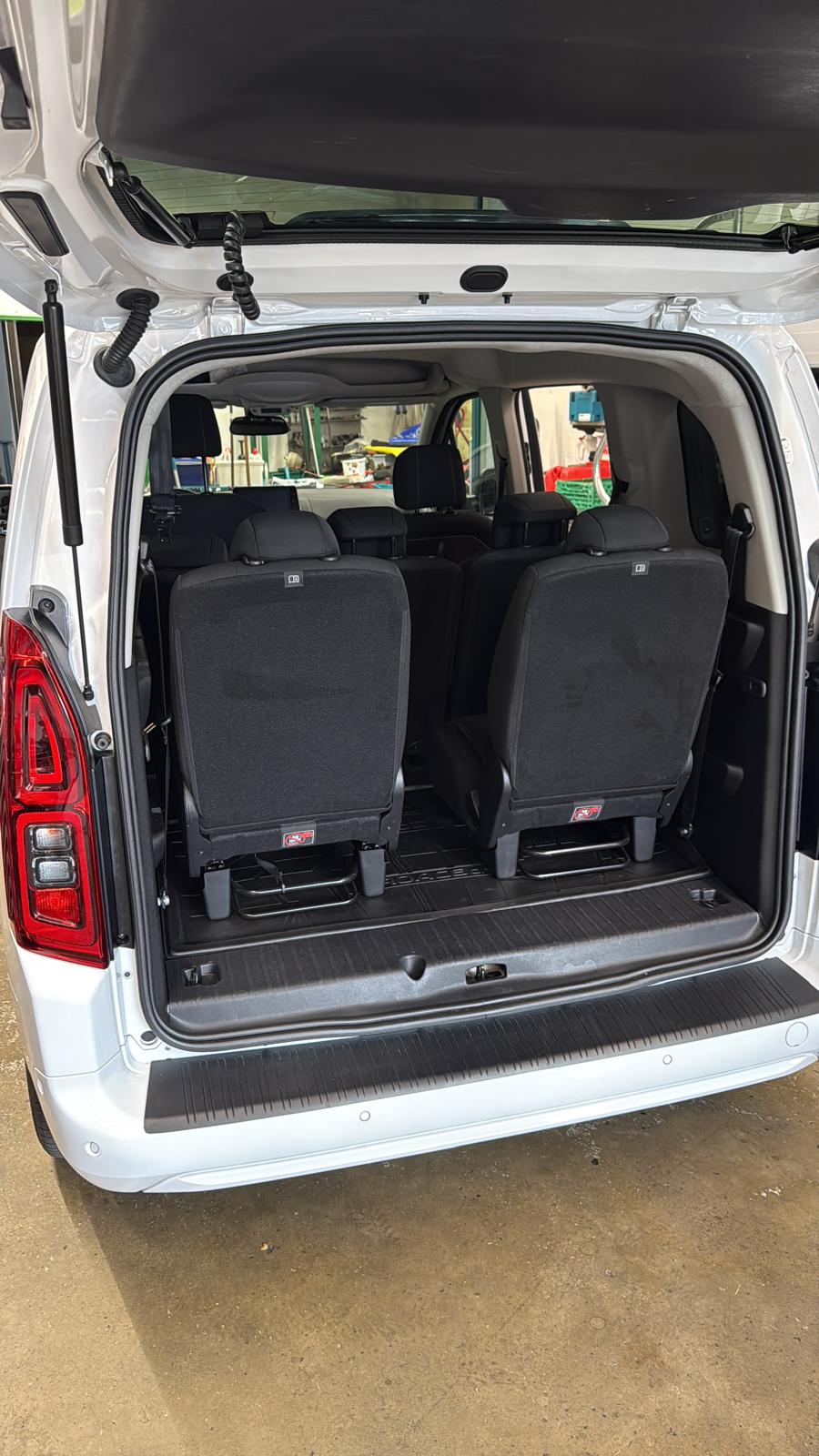 TOYOTA 1.5 HDi 130 Trend - 7 places-image-5