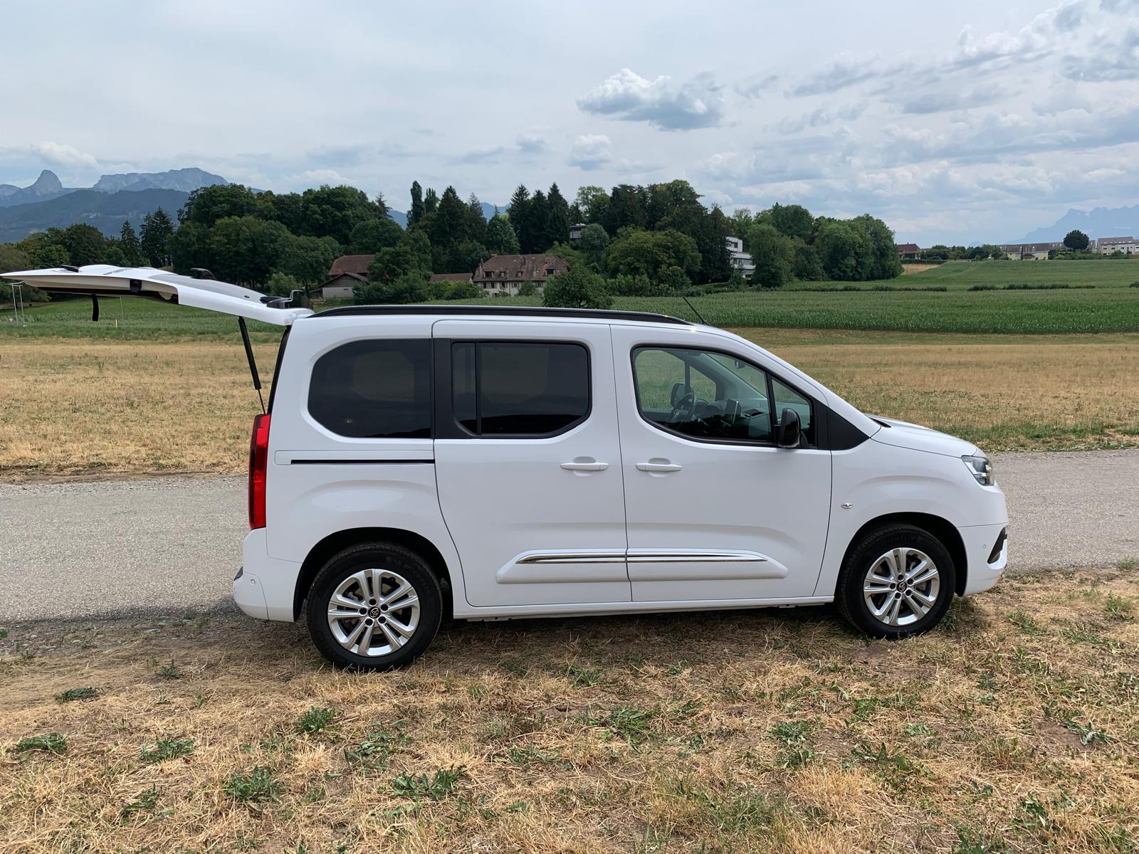 TOYOTA 1.5 HDi 130 Trend - 7 places-image-1