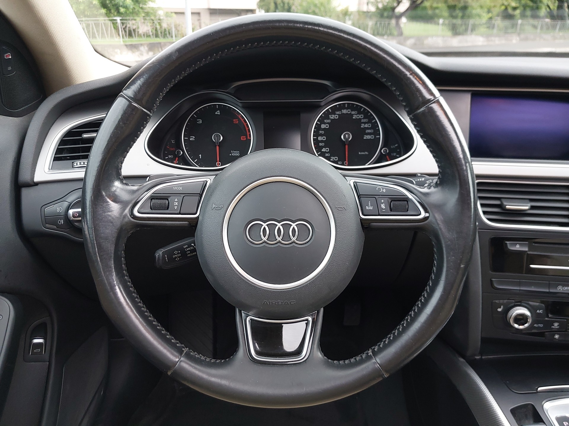 AUDI A4 allroad 3.0 TDI clean diesel quattro S-tronic-image-10
