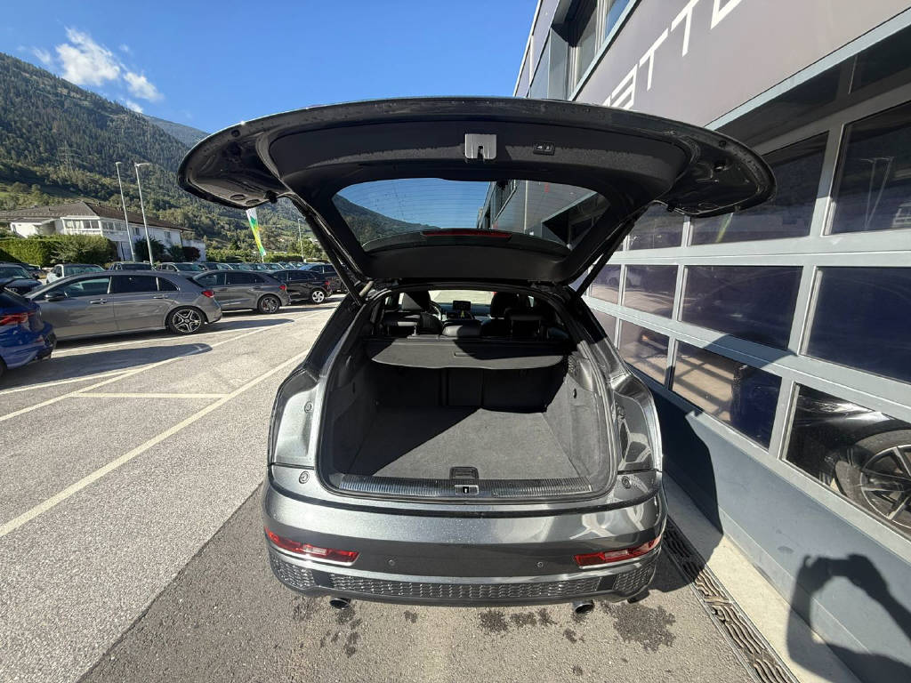 AUDI Q3 2.0 TFSI Sport quattro STr-image-5