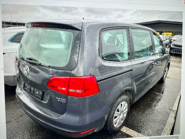 VW Sharan 2.0 TDI BlueMotion Technology Trendline DSG-image-3