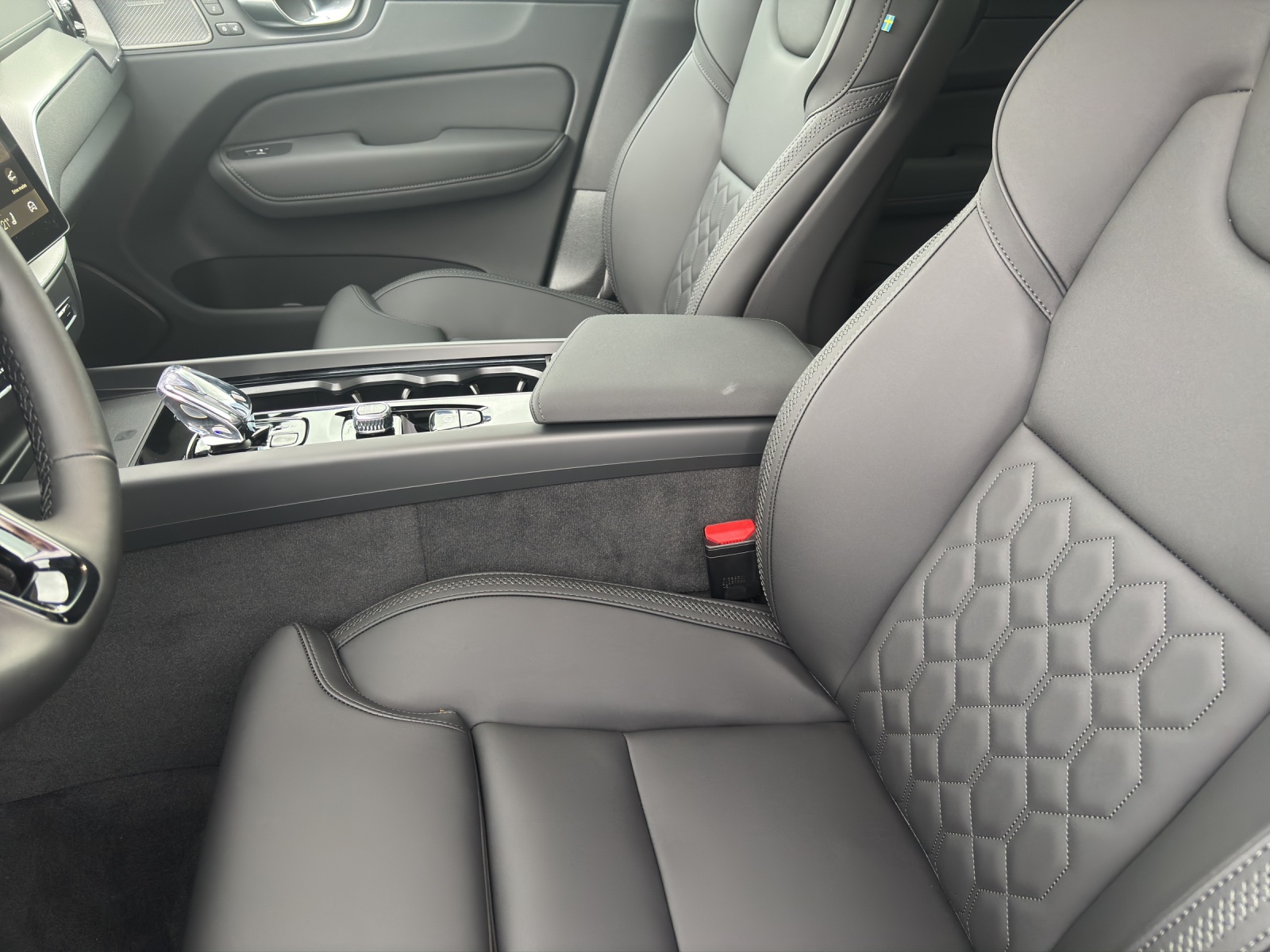VOLVO XC60 2.0 T6 TE Ultra Dark eAWD-image-9