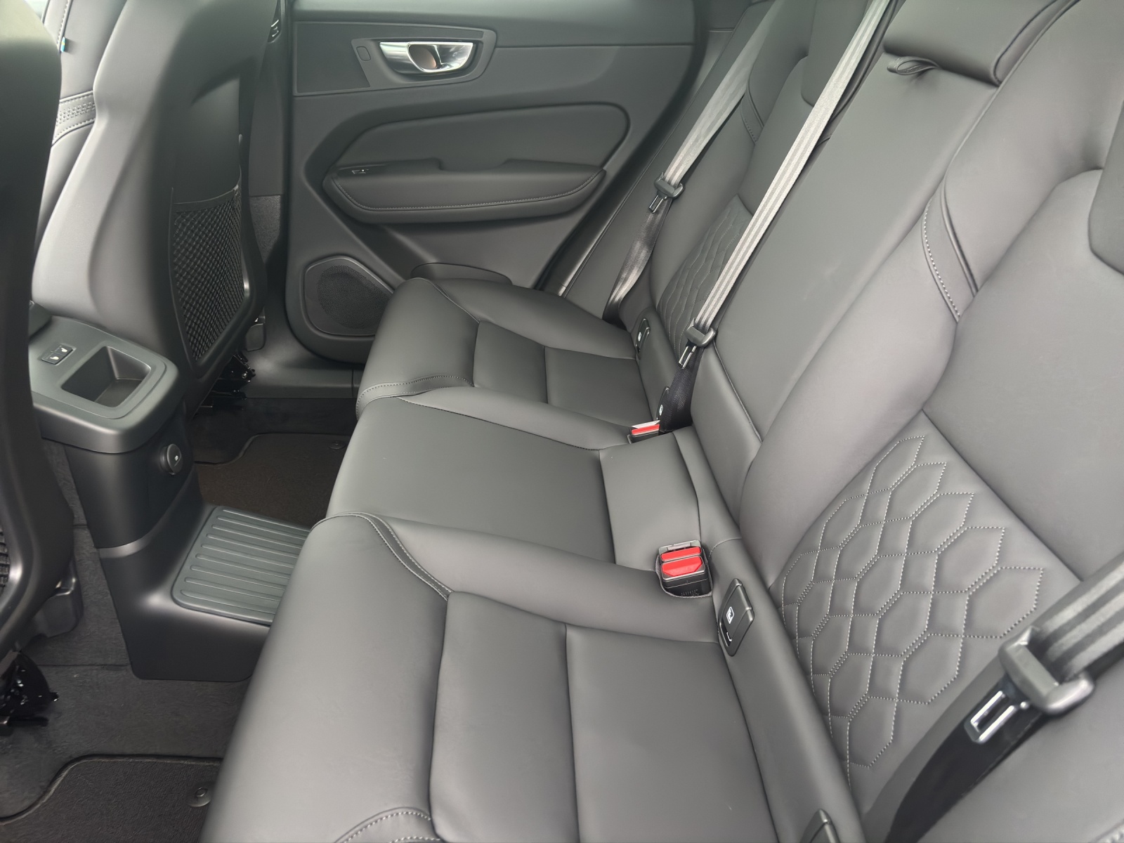 VOLVO XC60 2.0 T6 TE Ultra Dark eAWD-image-7