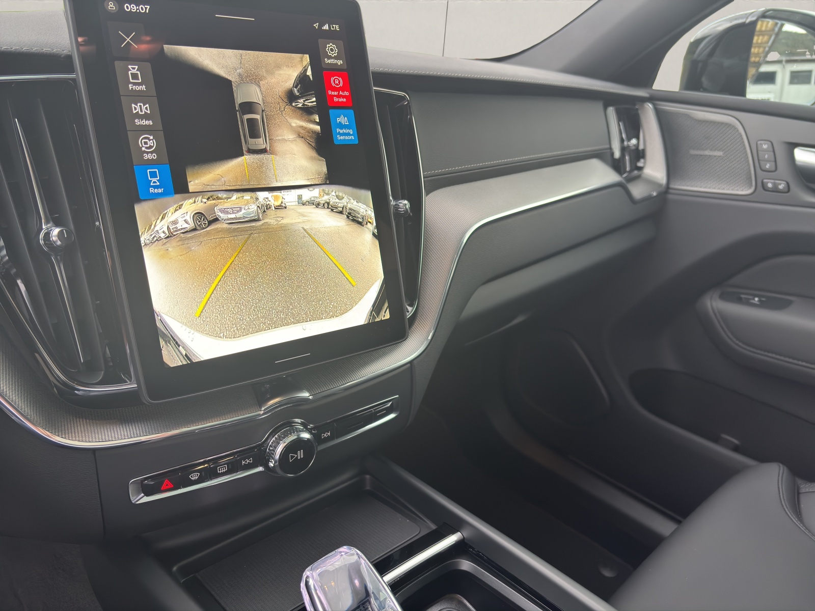 VOLVO XC60 2.0 T6 TE Ultra Dark eAWD-image-4