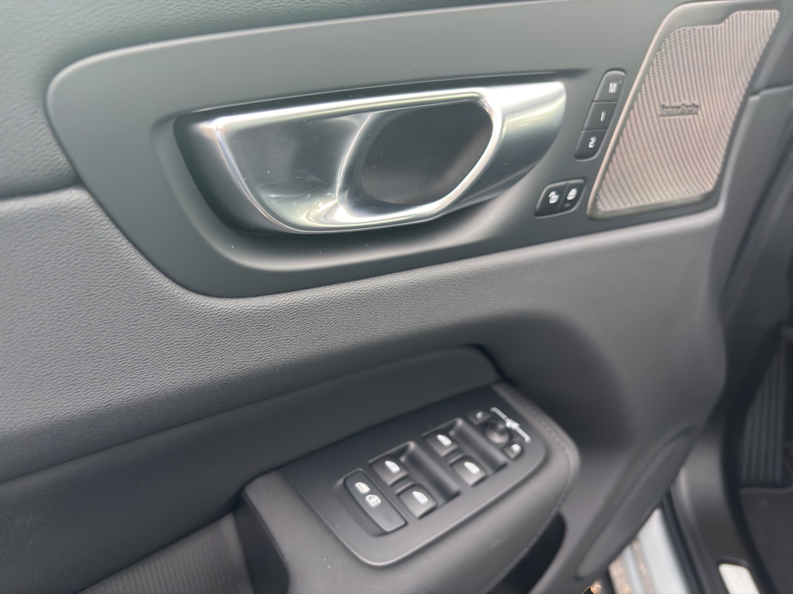 VOLVO XC60 2.0 T6 TE Ultra Dark eAWD-image-8