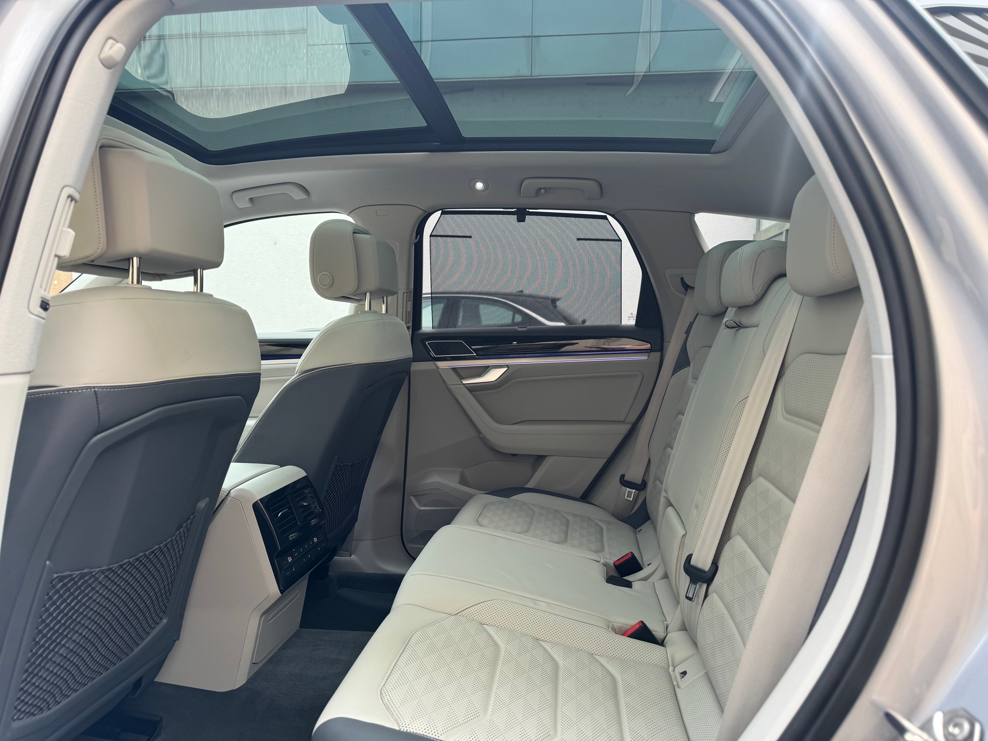 VW Touareg 4.0 V8 TDI R-Line Tiptronic*Standheizung*AHK*Sitze v. mit Belüftung und Massagefunktion*-image-8