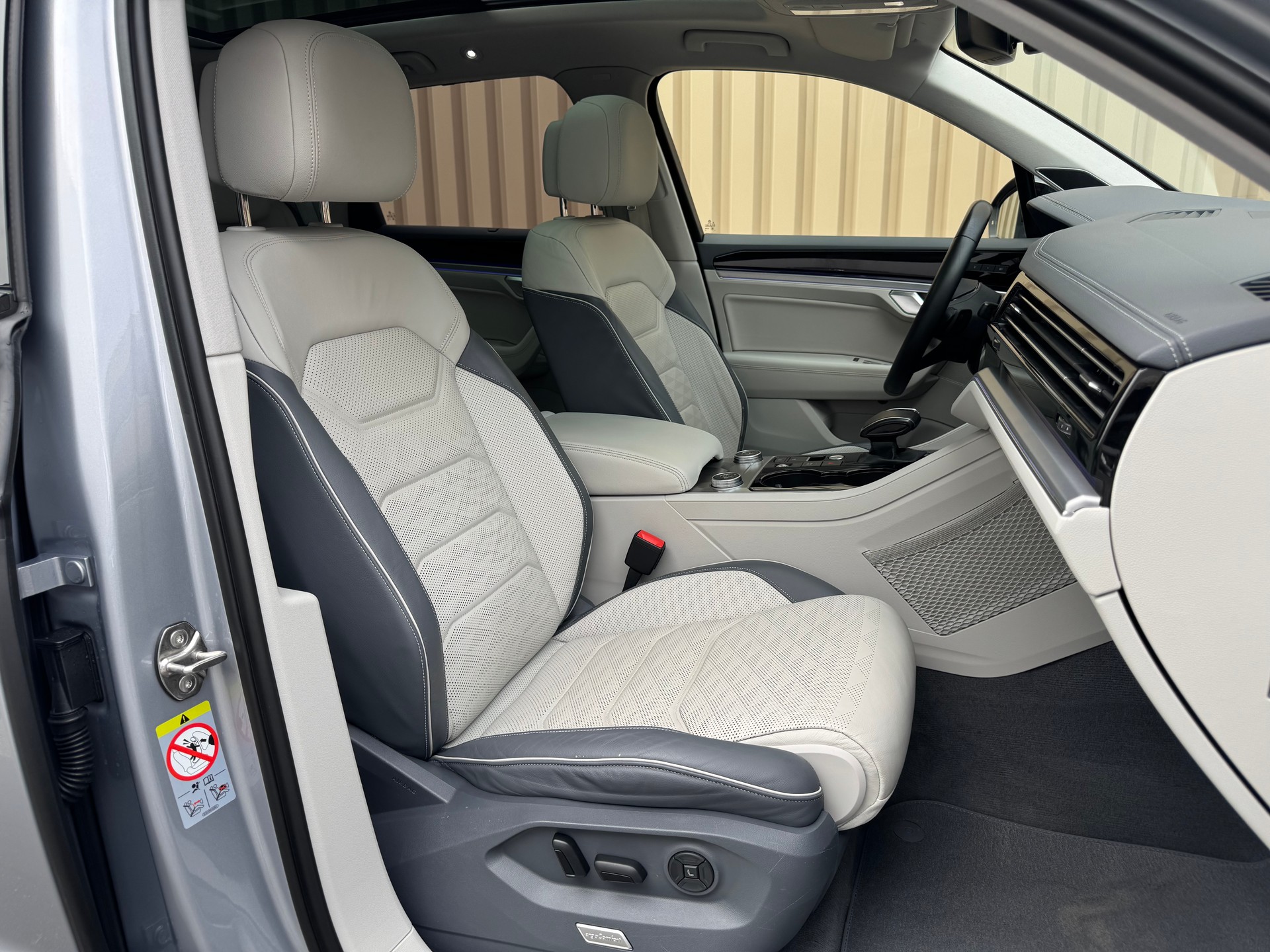 VW Touareg 4.0 V8 TDI R-Line Tiptronic*Standheizung*AHK*Sitze v. mit Belüftung und Massagefunktion*-image-7